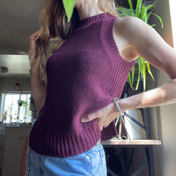 Red Wine Mock Neck Knit Sleeveless Top - Picture 6 of 9